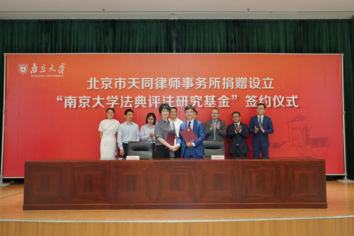 签约.jpg 签约.jpg